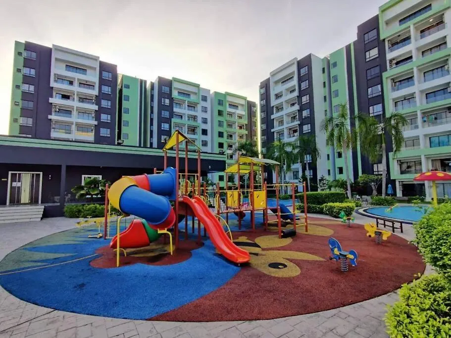 Apartment B3 Superb Poolview Manhattan Waterpark Homestay Ipoh4-8Pax Netflix Malaysia