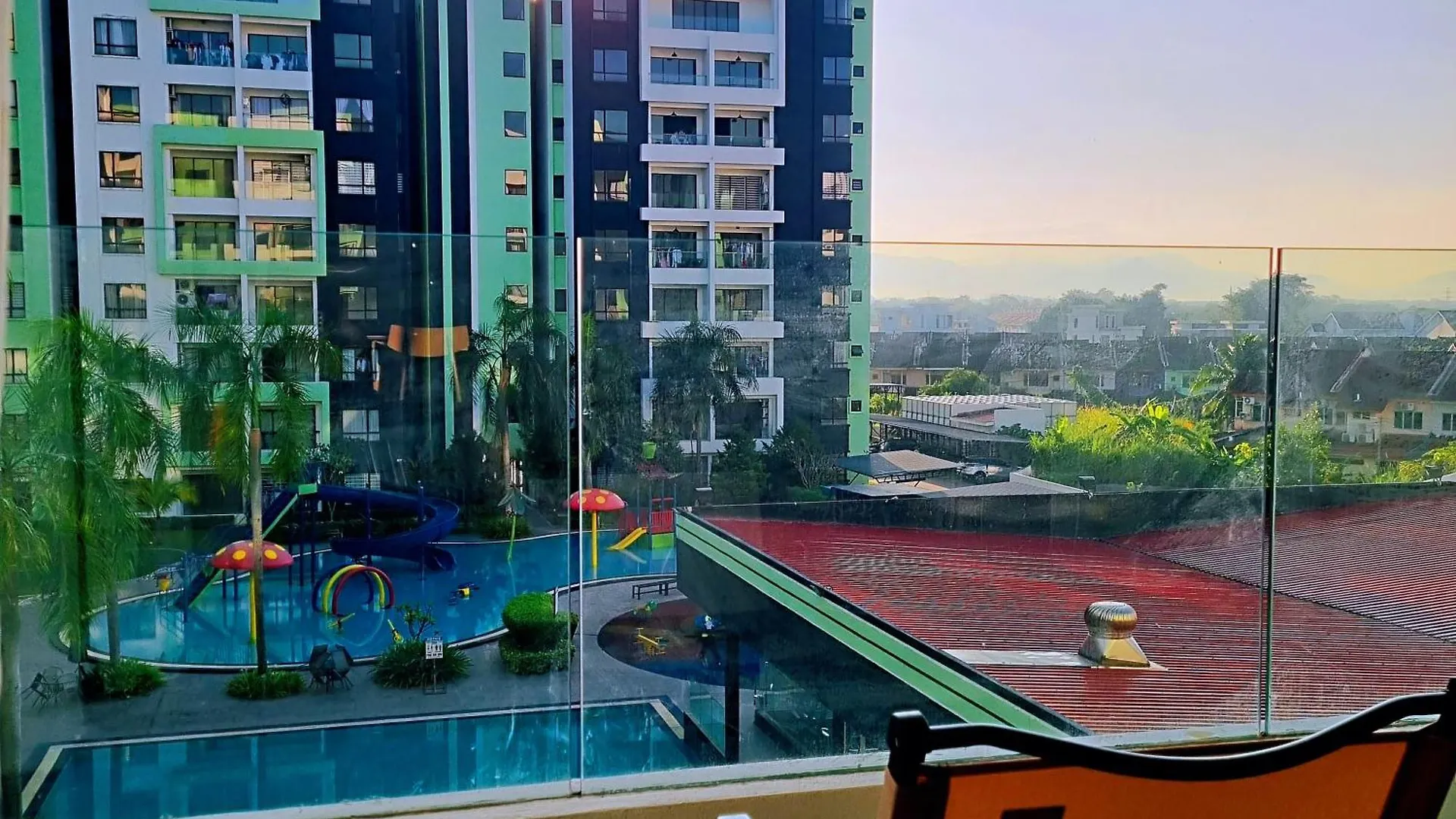 Apartment B3 Superb Poolview Manhattan Waterpark Homestay Ipoh4-8Pax Netflix